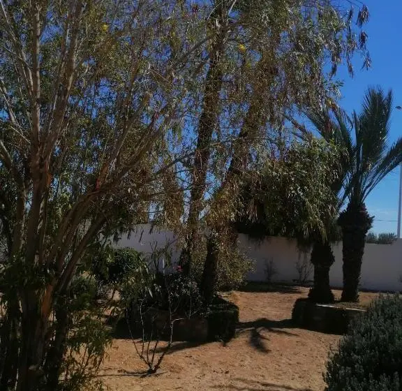 سوییت خانوادگی, Menzel Caja