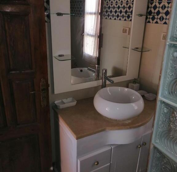 جناح عائلي, Menzel Caja