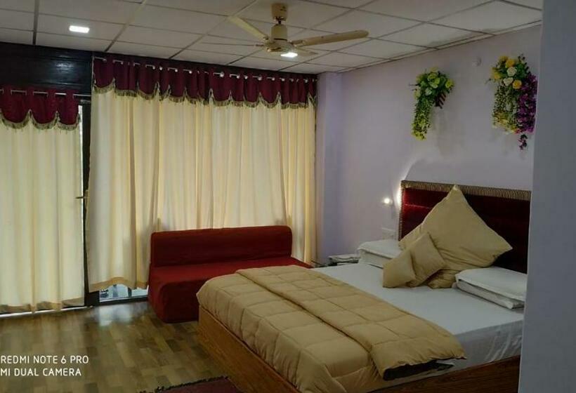 חדר דלוקס עם מרפסת נוף לים, Coconhuts Beach Resort