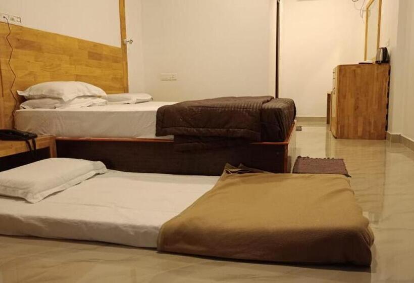디럭스 룸, Coconhuts Beach Resort
