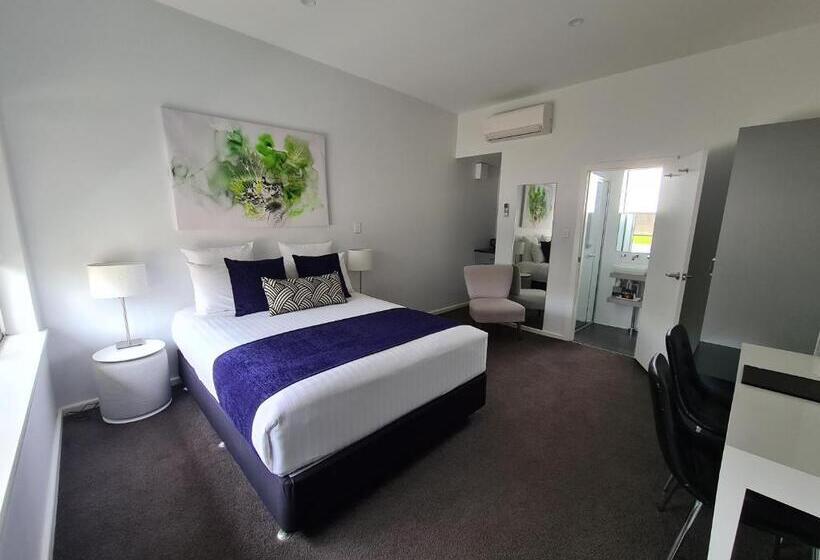 اتاق لوکس, The Avenue Inn