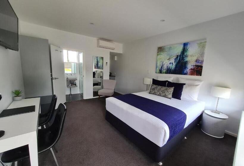 اتاق لوکس, The Avenue Inn