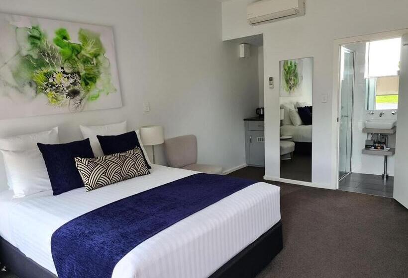 اتاق لوکس, The Avenue Inn