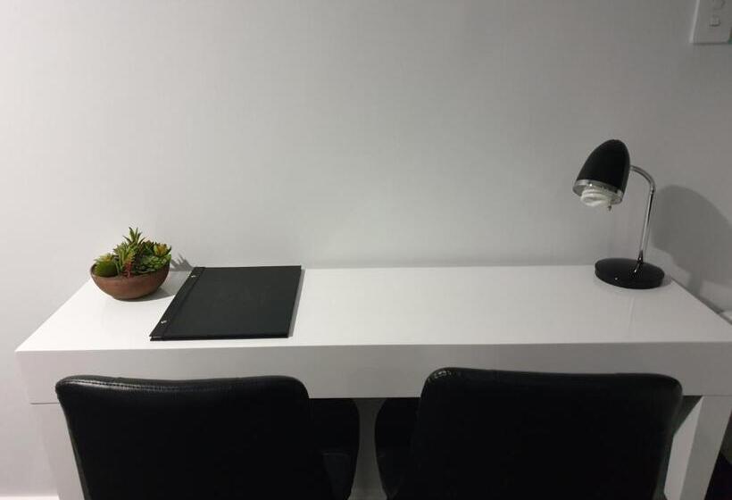 اتاق استاندارد, The Avenue Inn