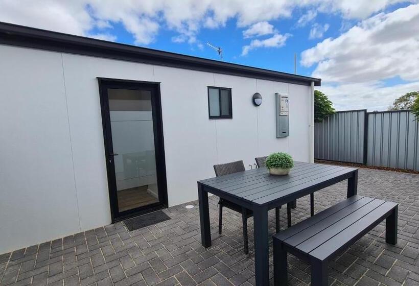 آپارتمان 2 خوابه, The Avenue Inn