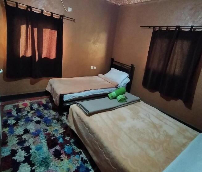 اتاق استاندارد سه تخته با چشم‌انداز باغ, Auberge Restaurant Tizgui