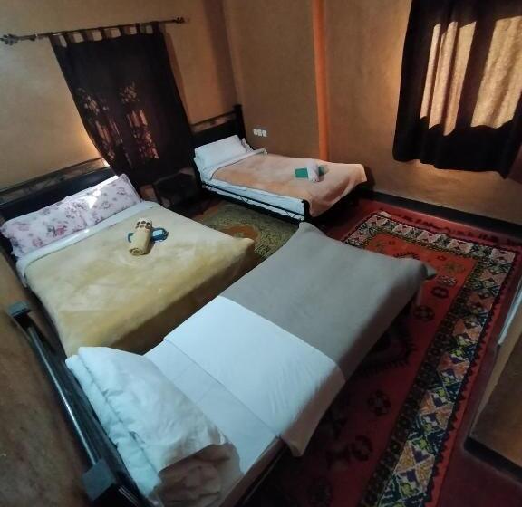 اتاق استاندارد چهار تخته, Auberge Restaurant Tizgui