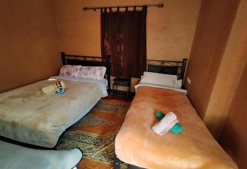 اتاق استاندارد چهار تخته, Auberge Restaurant Tizgui