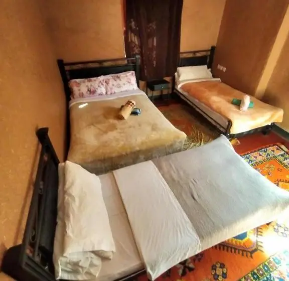 スタンダード4人部屋, Auberge Restaurant Tizgui