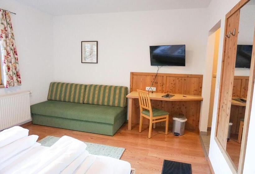 标准三人间, Pension Angern