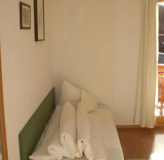 اتاق استاندارد سه نفره, Pension Angern
