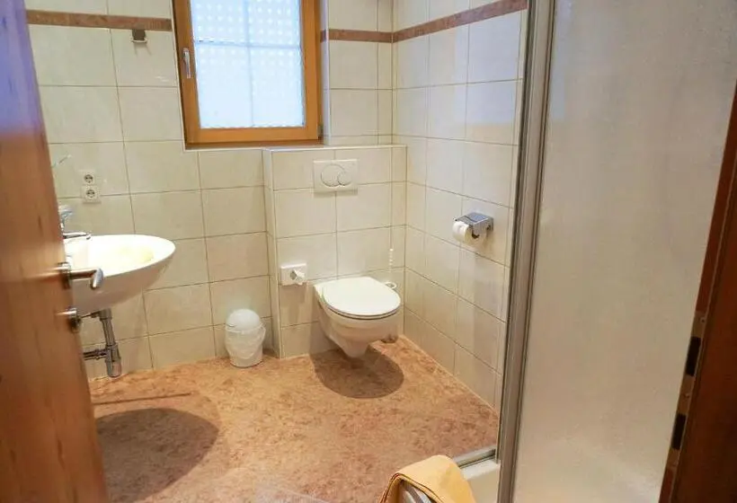 اتاق استاندارد سه نفره, Pension Angern