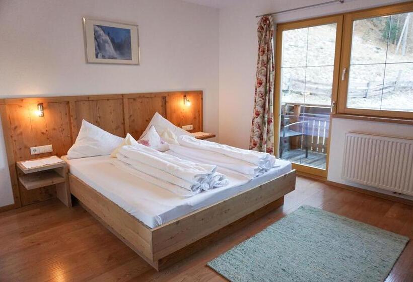 标准三人间, Pension Angern