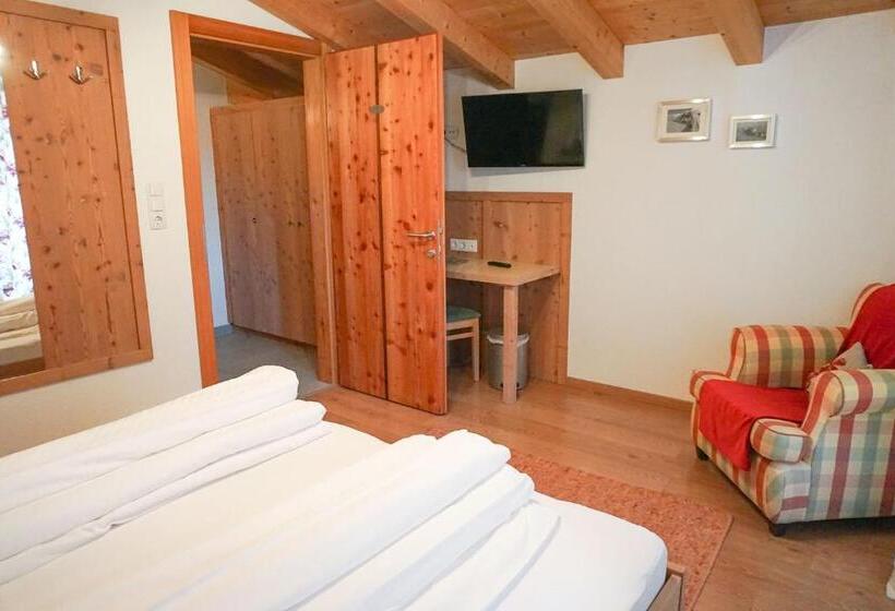 家庭山景房, Pension Angern