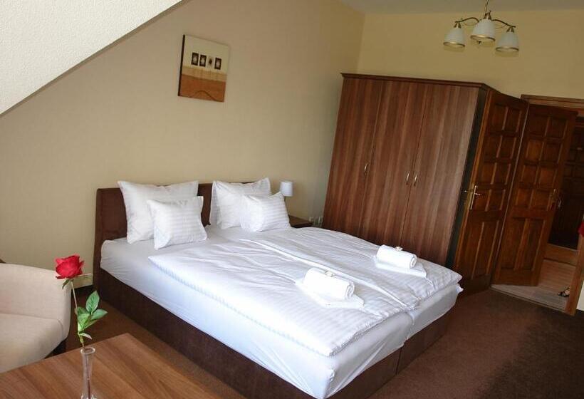 스탠다드 스튜디오, Arina Villa