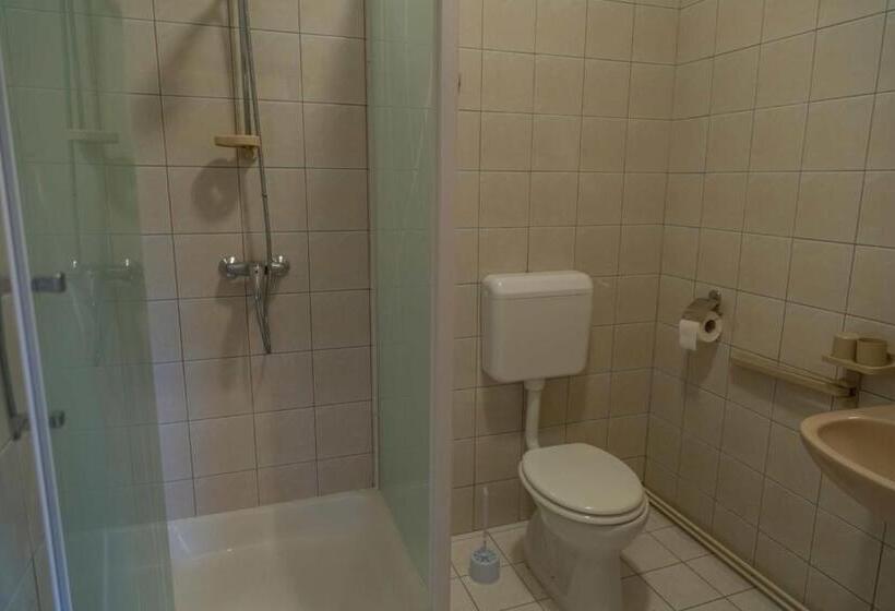 스탠다드 스튜디오, Arina Villa