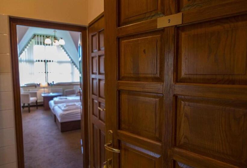 스탠다드 스튜디오, Arina Villa