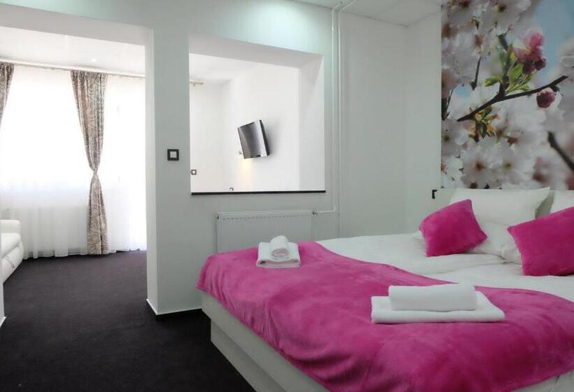 سوییت سوپریور, Luwiana Suites