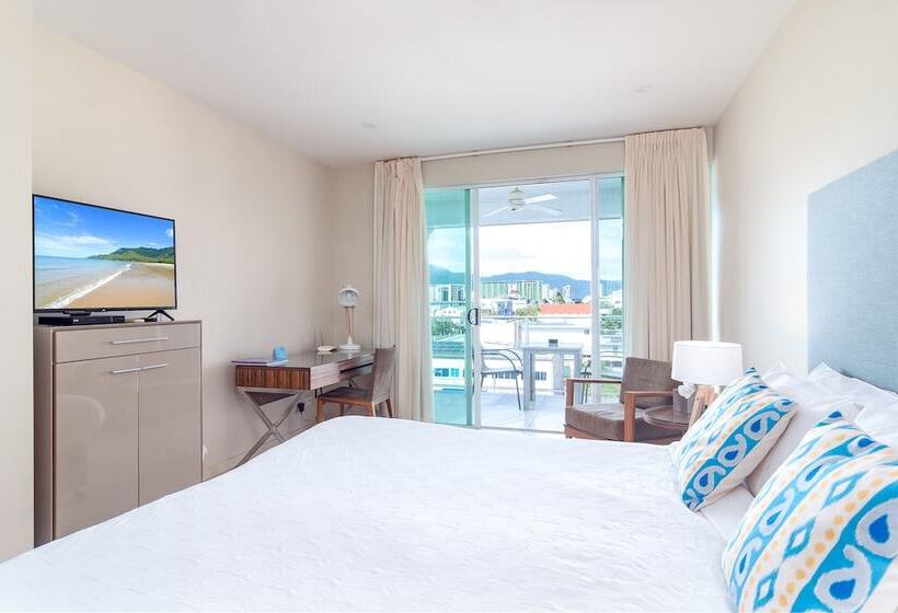 سوییت, 201 Lake Street