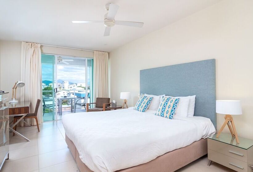 سوییت, 201 Lake Street