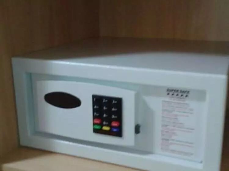 Standard Yhden Hengen Huone, Americano