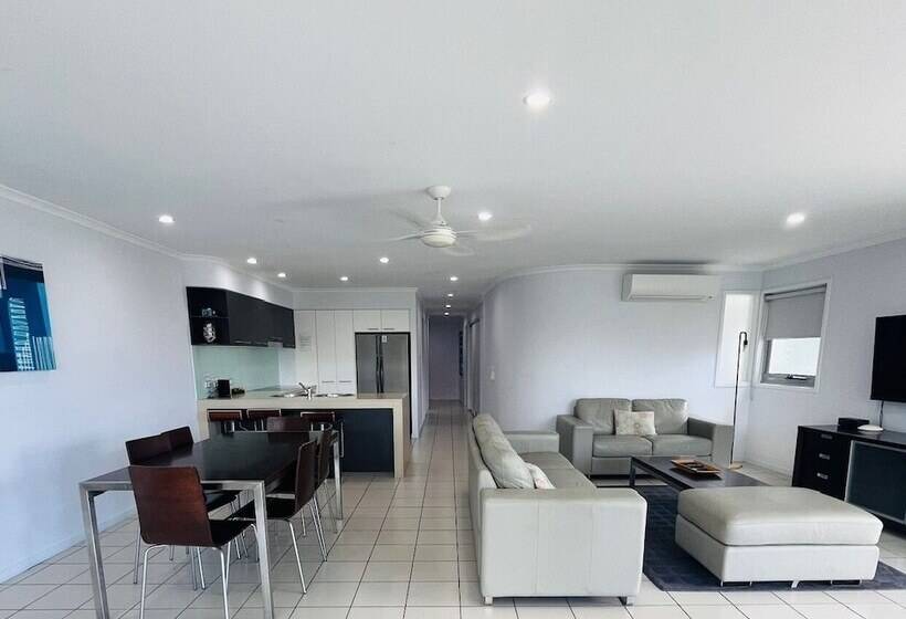 דירת 3 חדרים נוף לים, At Marina Shores