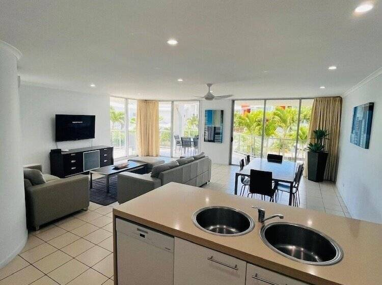 דירת 3 חדרים נוף לים, At Marina Shores