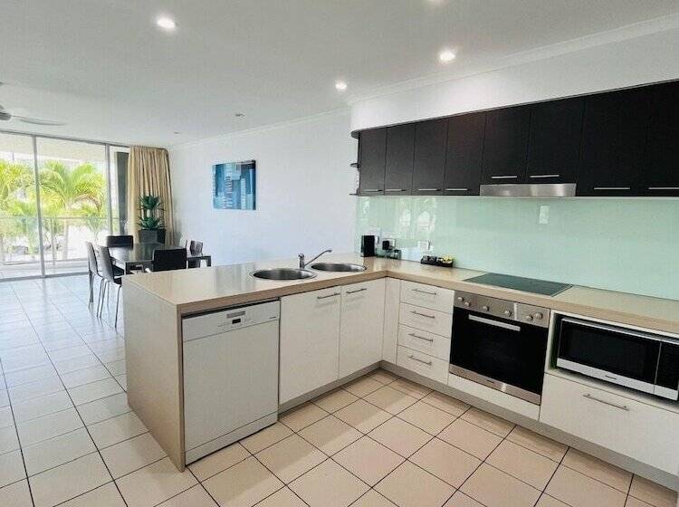 דירת 3 חדרים נוף לים, At Marina Shores