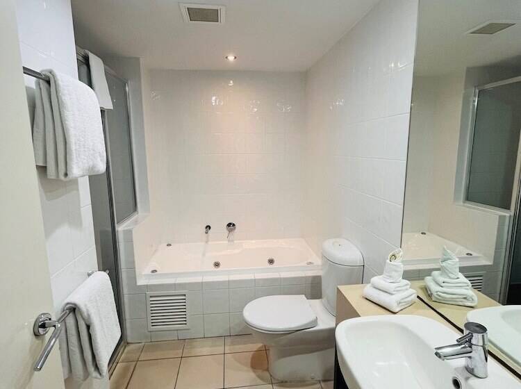 דירת פנטהאוז 2 חדרי שינה, At Marina Shores