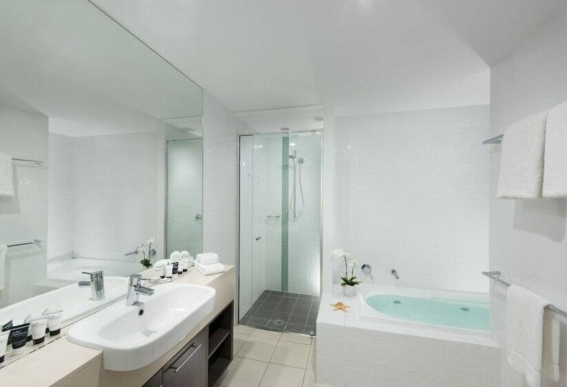 דירת פנטהאוז 2 חדרי שינה, At Marina Shores