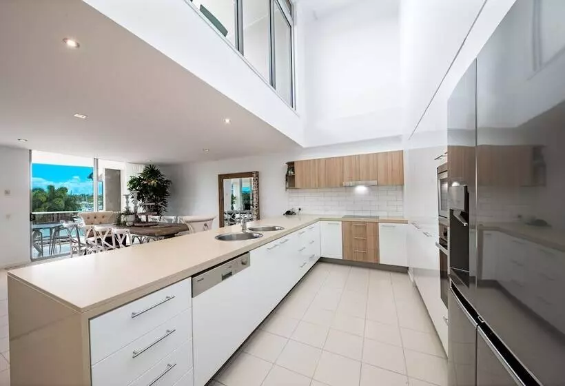 1 Bedroom Penthouse Apartment, At Marina Shores