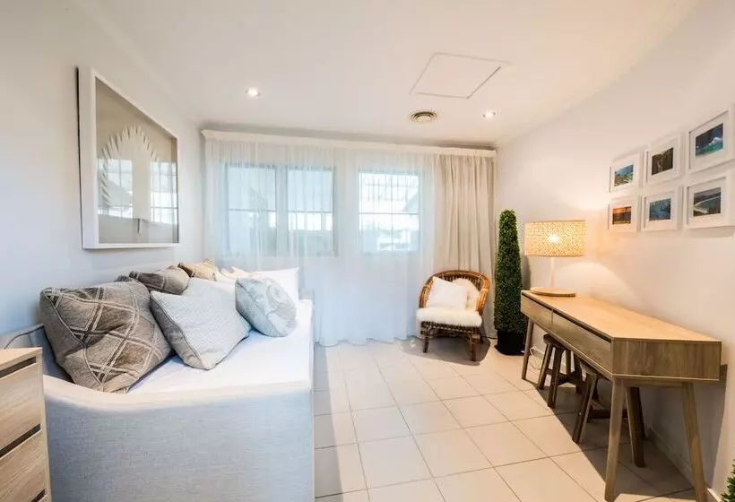 1 Bedroom Penthouse Apartment, At Marina Shores