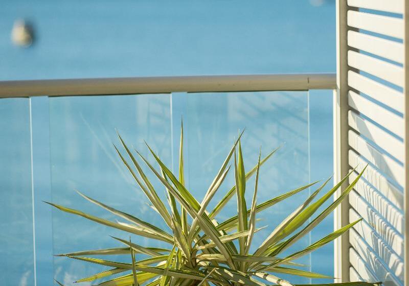 דירת 3 חדרים נוף לים, At Marina Shores