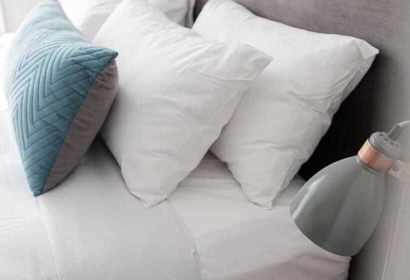 استودیوی پریمیوم, Deep Blue Hotel & Hot Springs