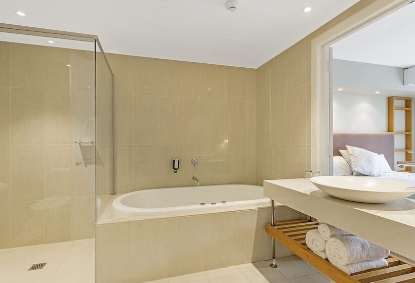 سوییت لوکس, Deep Blue Hotel & Hot Springs