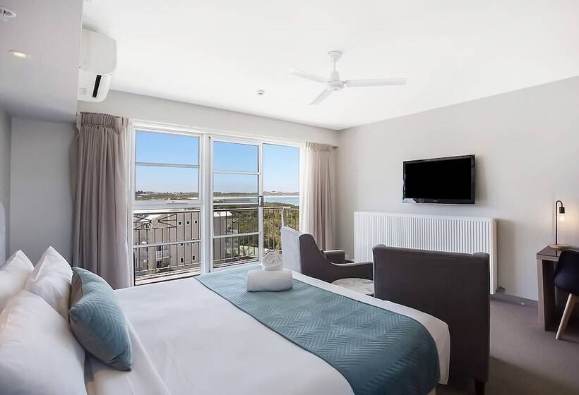 سوییت لوکس, Deep Blue Hotel & Hot Springs