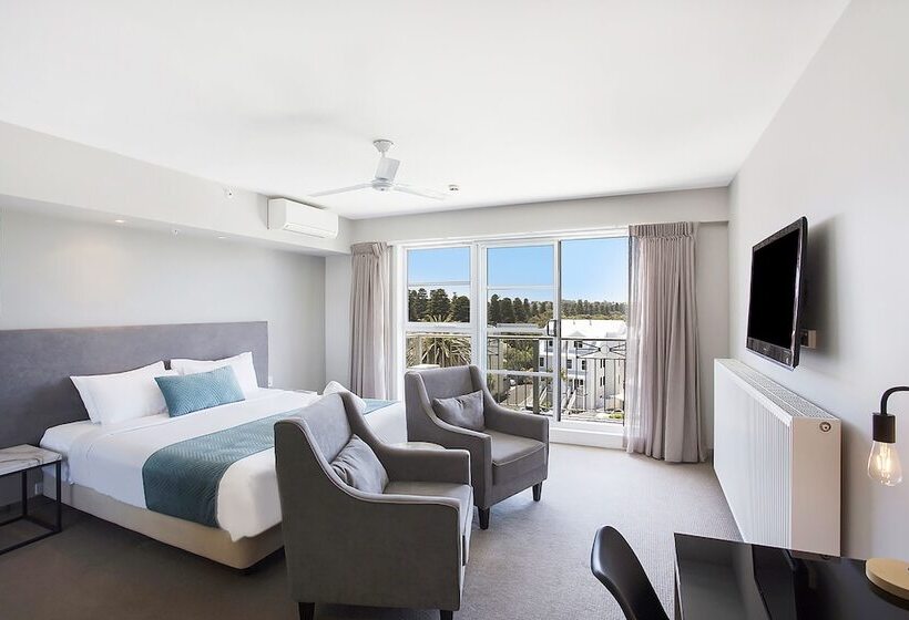 سوییت لوکس, Deep Blue Hotel & Hot Springs