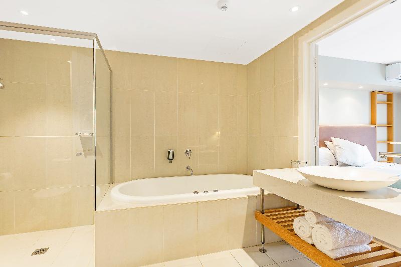 سوییت لوکس, Deep Blue Hotel & Hot Springs