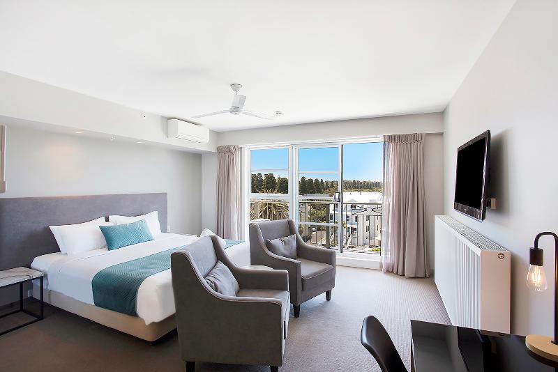 سوییت لوکس, Deep Blue Hotel & Hot Springs