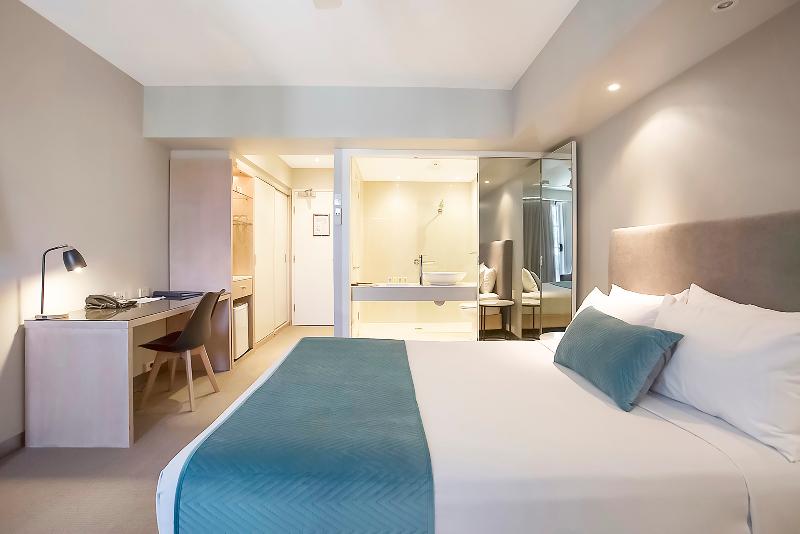 استودیوی پریمیوم, Deep Blue Hotel & Hot Springs