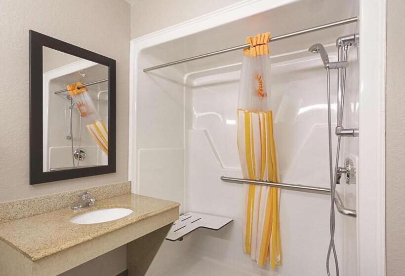 סוויטה מותאמת לאדם עם מוגבלויות, La Quinta By Wyndham San Antonio Northwest