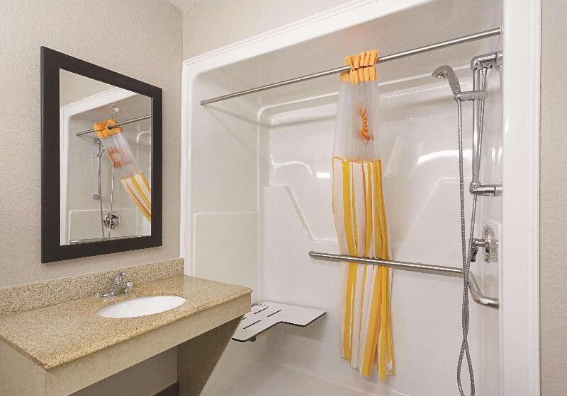 חדר דחוקס עם מיטת קינג, La Quinta By Wyndham San Antonio Northwest