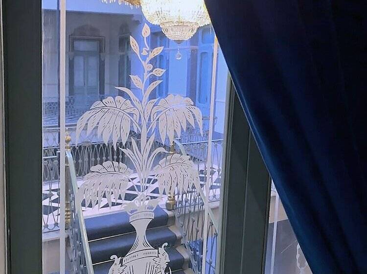 غرفة قياسية, Palacio Julio