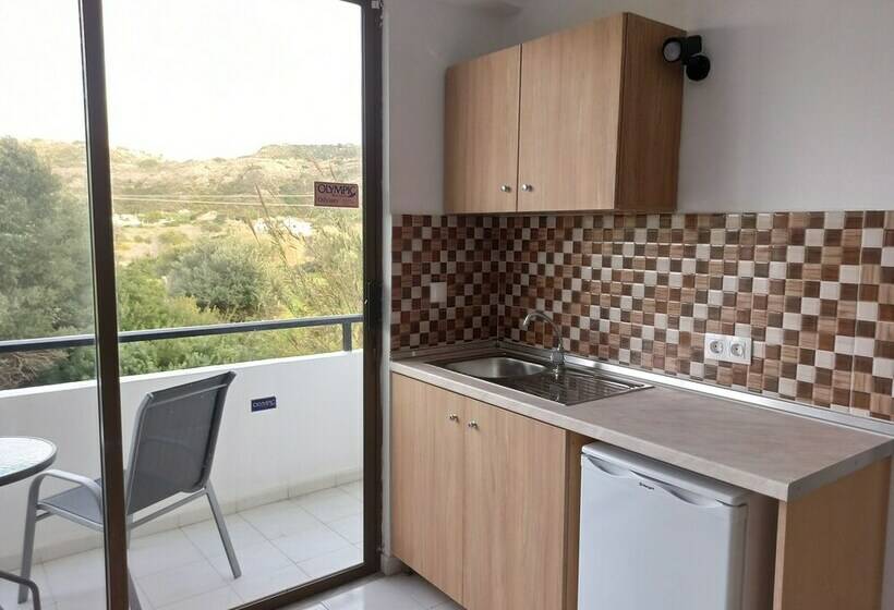 エコノミールーム, Sotirakis