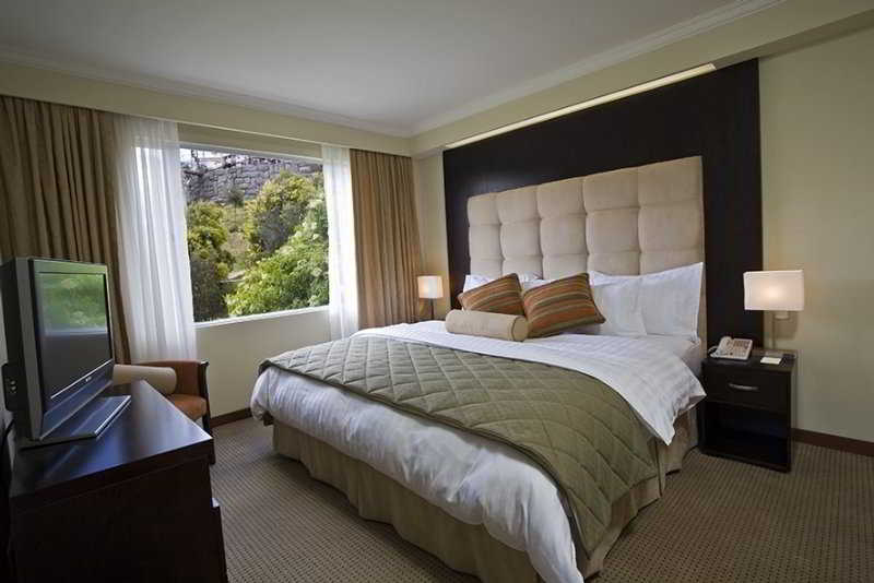 スイート, Stubel Suites & Cafe