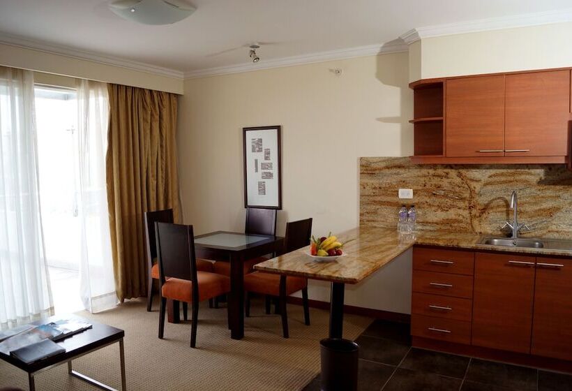 스위트, Stubel Suites & Cafe