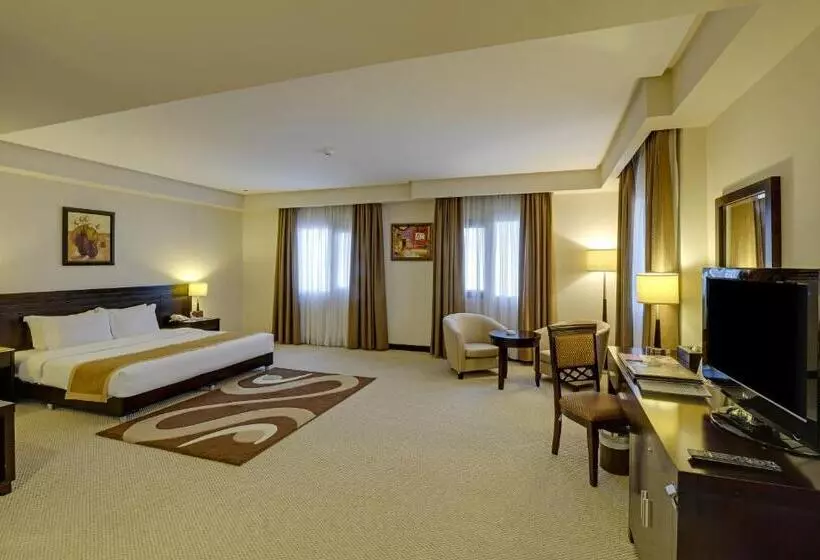 اتاق لوکس با تخت بزرگ, Monroe Hotel & Suites