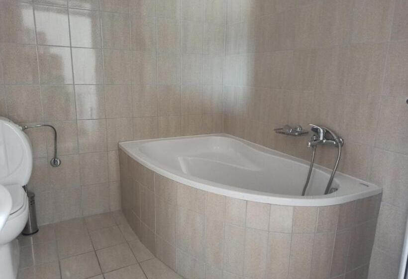 スタンダードスタジオ, Sotirakis