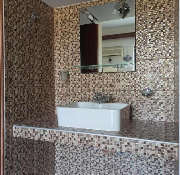 スーペリアールーム, Sotirakis