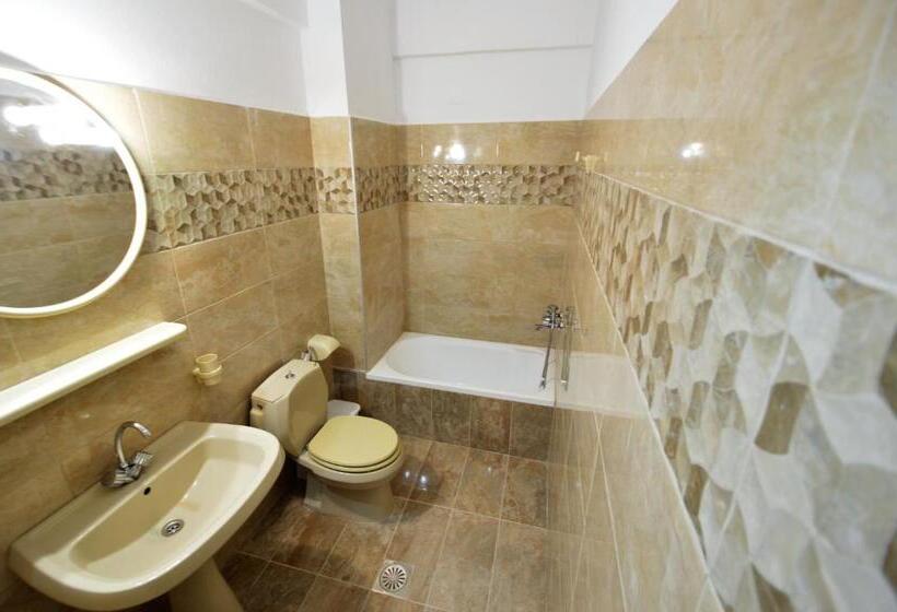 スーペリアールーム, Sotirakis